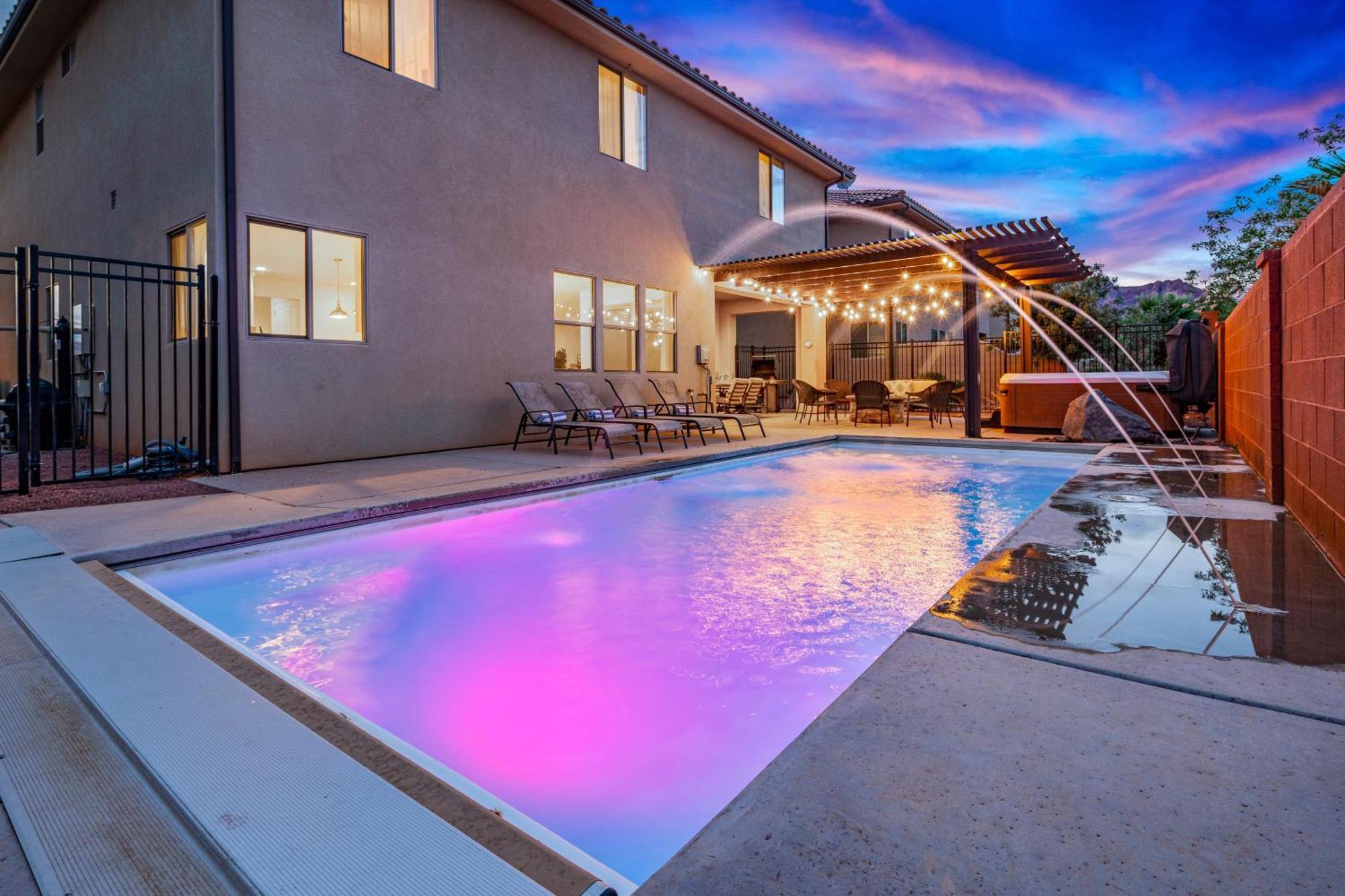 Paradise Village 94 Luxury Home With Private Hot Tub, Fire Pit, Huge Kitchen, And Resort Style Pool, Water Park And Lazy River Santa Clara Exterior photo